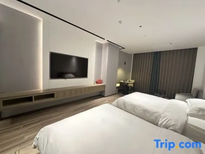 Standard Triple Suite with street view