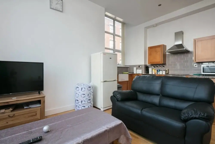 Apartment 33