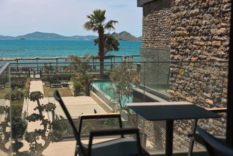 2 Bedrooms Executive Suite beachfront