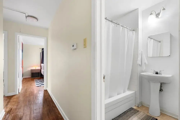 Comfortable 6BR 3BA Home w Large Yard