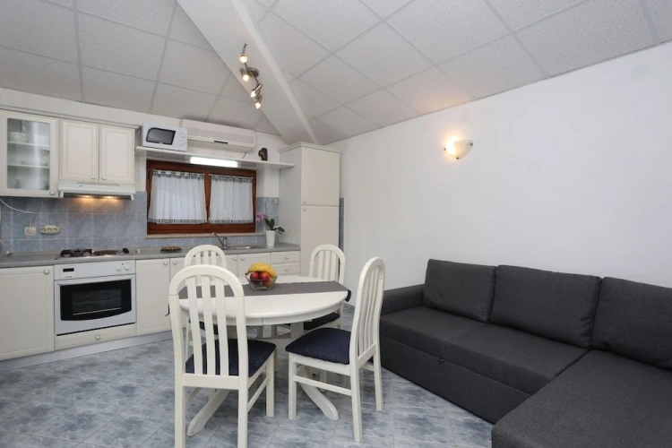 2 Bedrooms Standard Quintuple Apartment