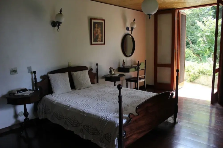 5 Bedrooms Cottage