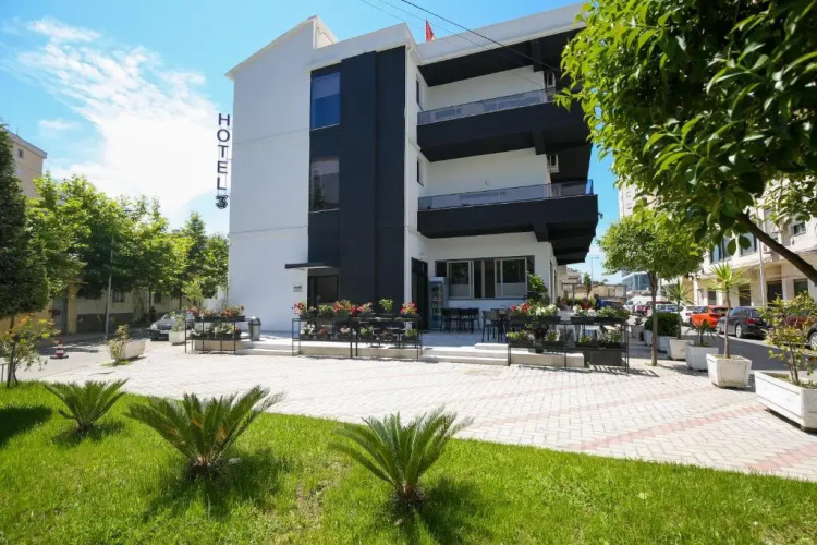 Hotel Three, Vlore