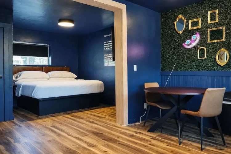 Standard Club room