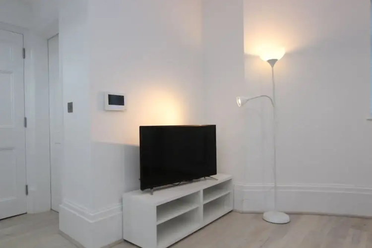 1 Kings Road Executive Studio Apartment