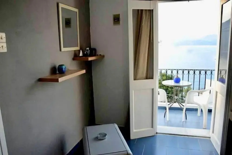 Elenis Studios & Apartments