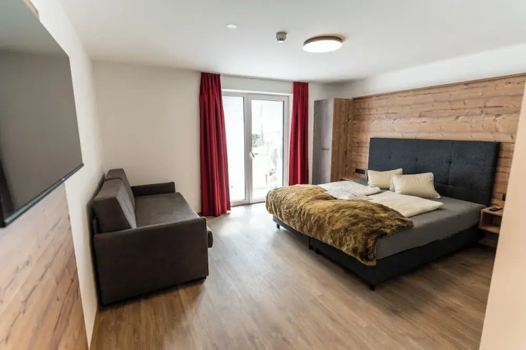 Standard Triple room with balcony