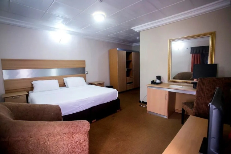 Villa Park Hotels