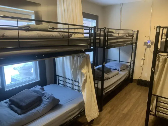 Party Hostel- Canmore Hotel Hostel