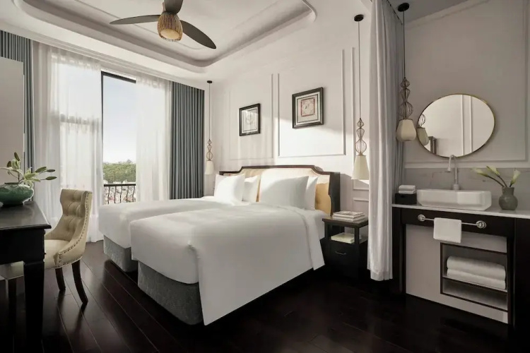 Nia Hotel