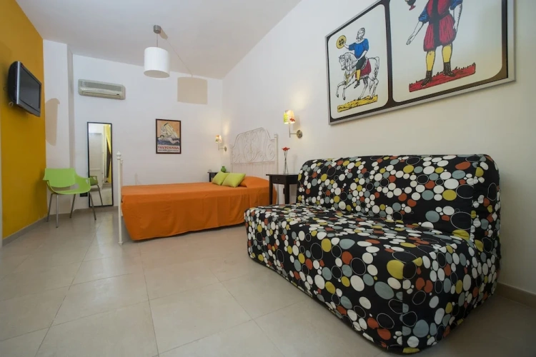 Standard Triple room