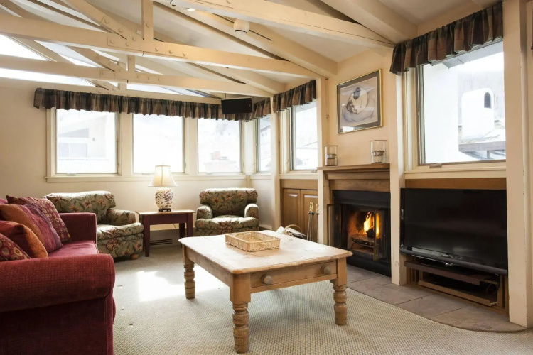 Plaza Lodge by Destination