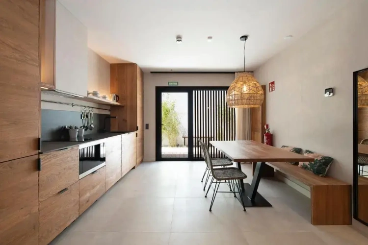 Apartment with garden view
