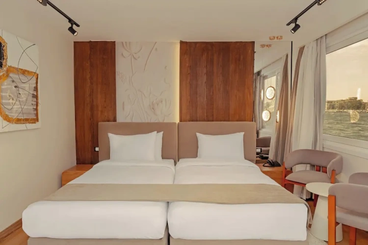 Luxury Double room with river view