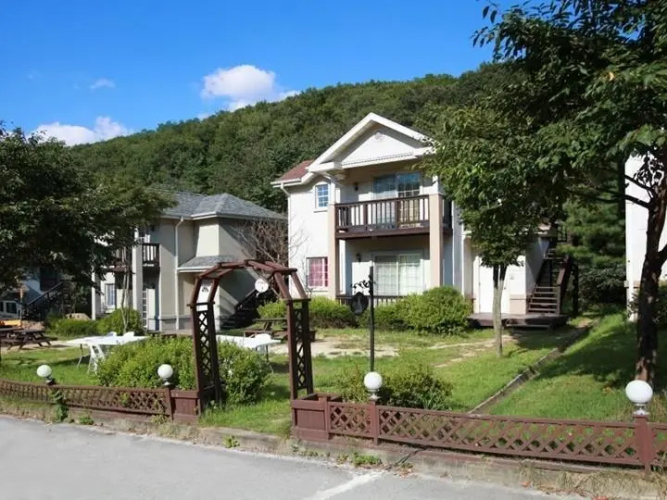 Dongji Art House