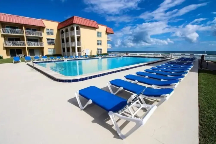 Point East 213