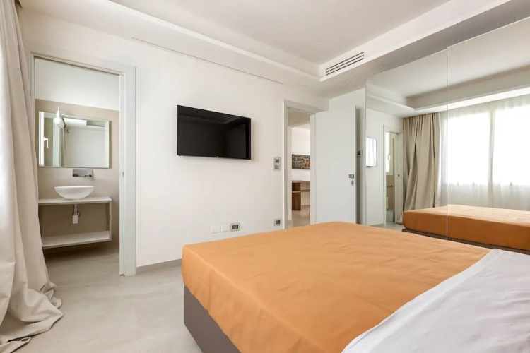 2083 Villa Gea