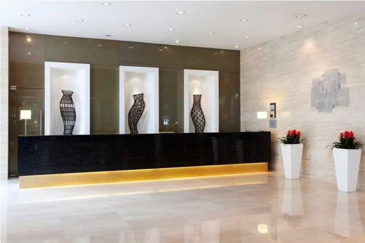 Hotel Holiday Inn Central Plaza