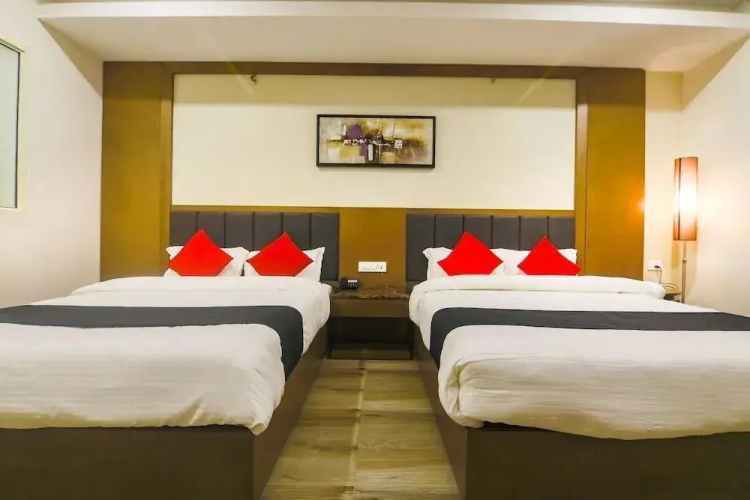 Club Nirvana by OYO Rooms
