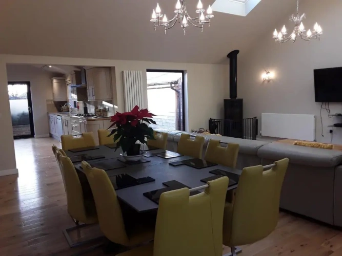 4 Bedrooms Cottage