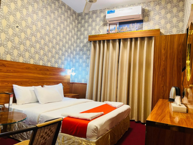 OYO 271 Parasol Hotel