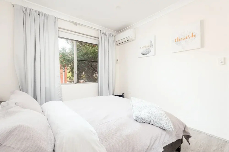 Comfy & Convenient Homebush West