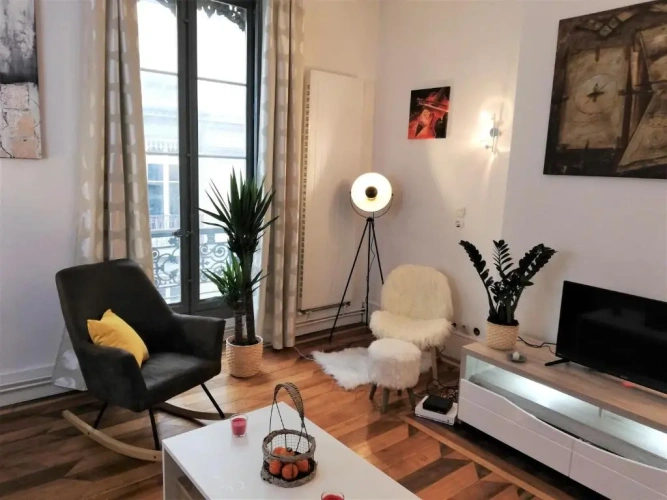 2 Bedrooms Apartment
