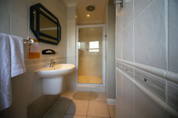 Savoy Lodge Cape Town