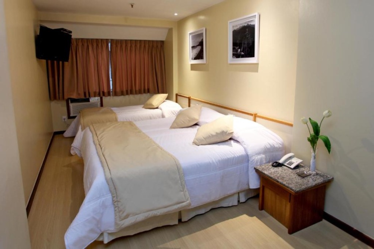 Standard Triple room