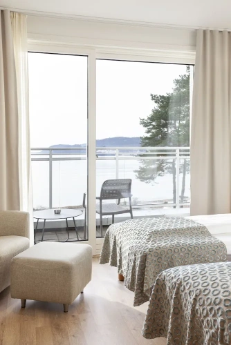 Twin room with ocean view