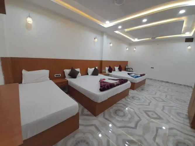 Goroomgo Nirmala Palace Ayodhya