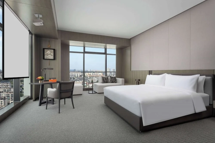 Grand Double room with city view