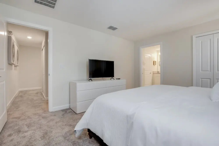 4 Bedroom Town Home with Pool