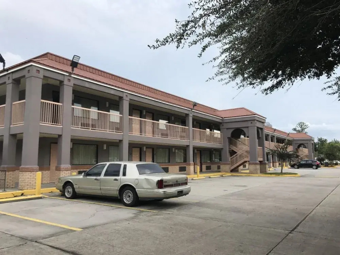 Super 8 Slidell - Slidell, LA