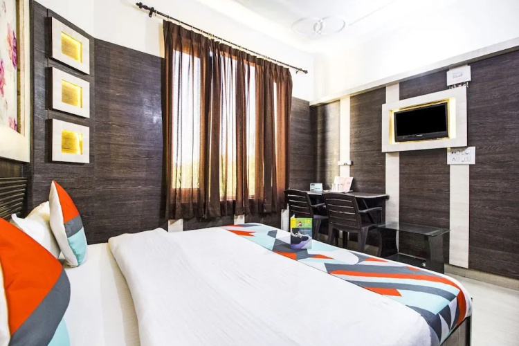 FabExpress Royal Residency Suites