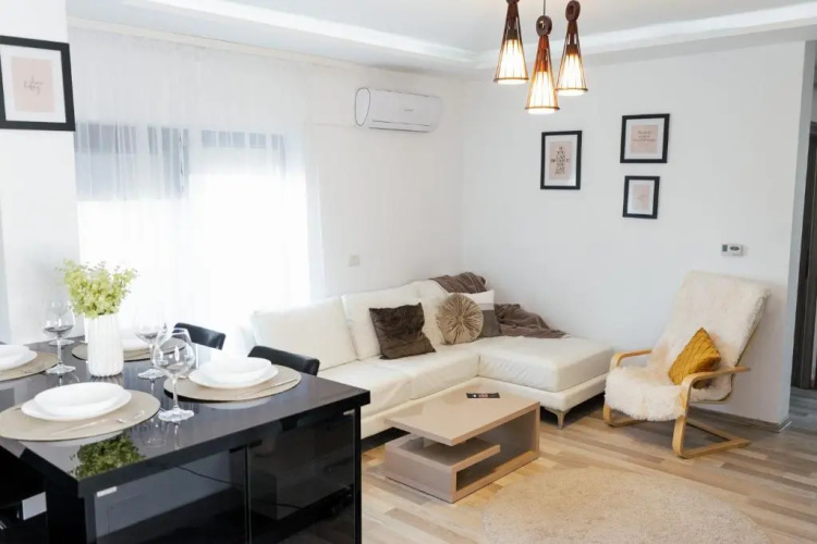 Luxury Apartment with Private Parking