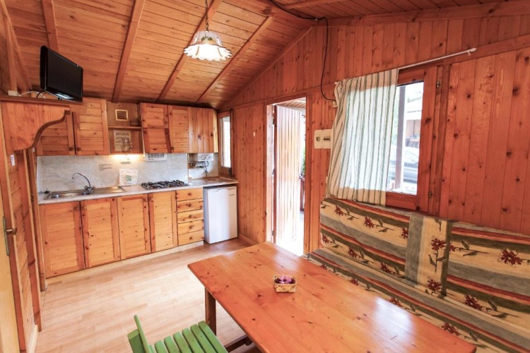 2 Bedrooms Bungalow