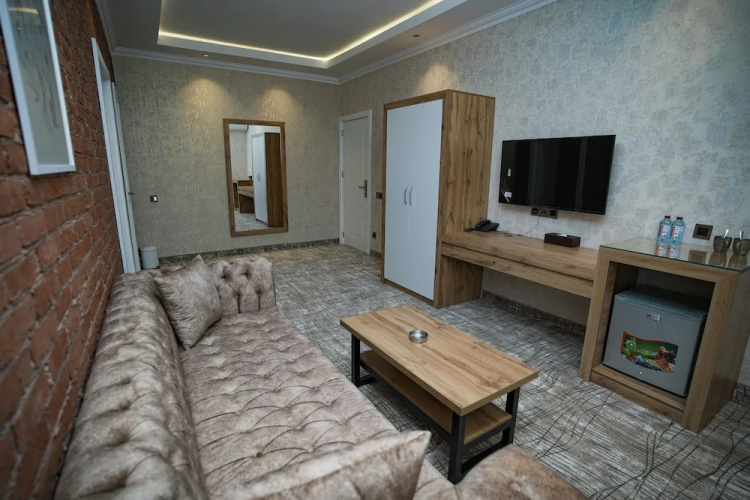 Lakeside Hotel & Spa