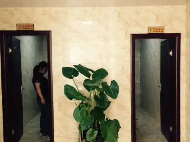 Xinyang Blue Moon Hotel