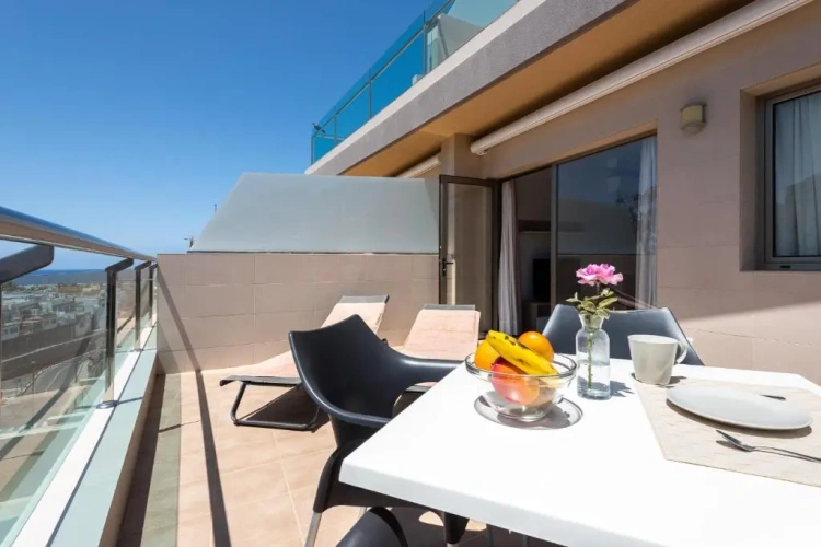 3 Bedrooms Apartment