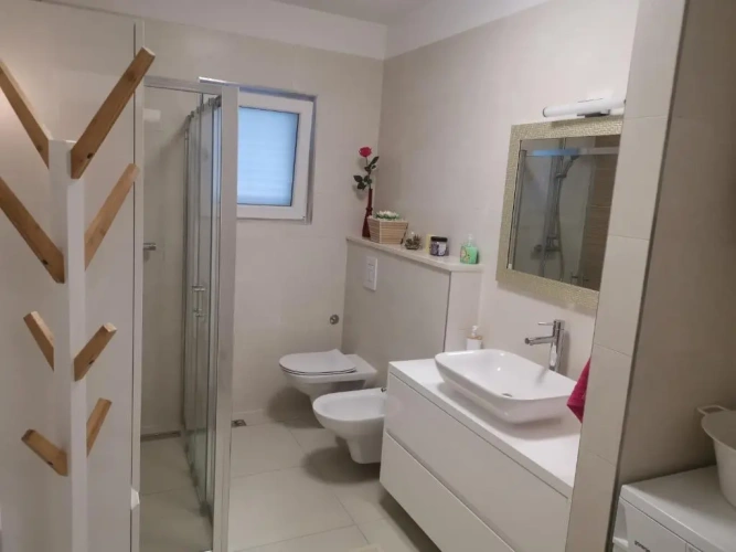 3 Bedrooms Apartment
