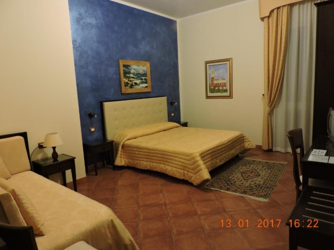 Standard Triple room with sea view
