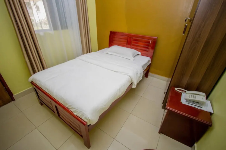 Tuzza Hotel