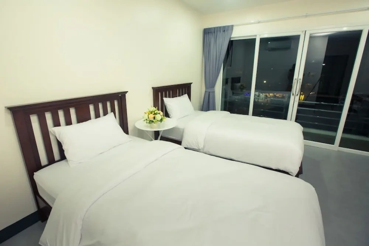 Standard Twin room with balcony
