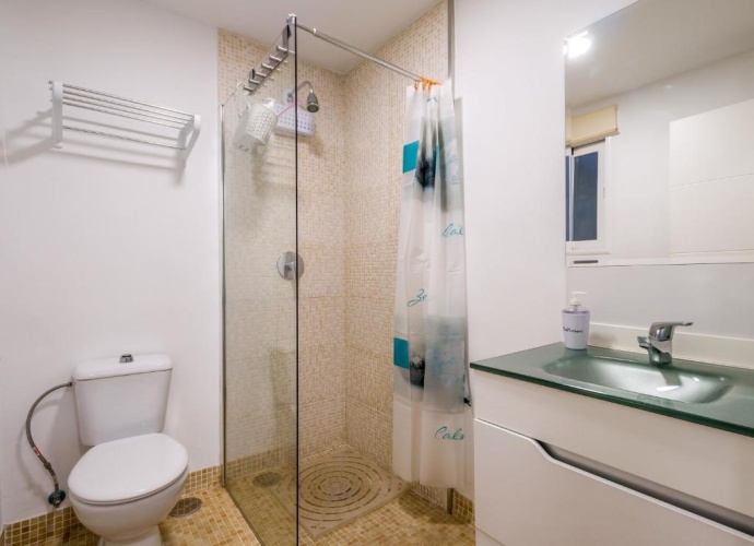 3 Bedrooms Apartment