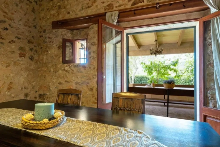 5 Bedrooms Cottage