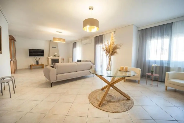 3 Bedrooms Apartment