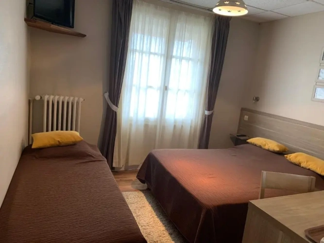 Standard Triple room