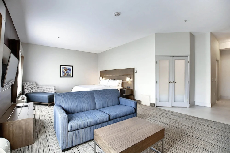 Holiday Inn Express Hotel & Suites Airport - Calgary