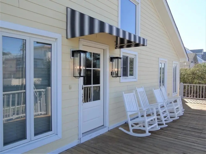 805 East Arctic
